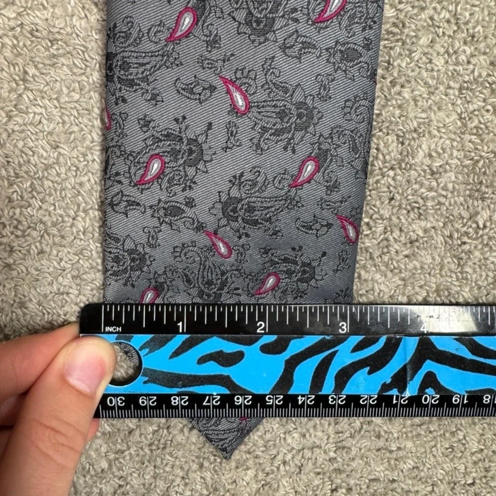 McGregor Mens Grey Paisley Silk Blend Necktie Pink Accents Made in USA RN 16446